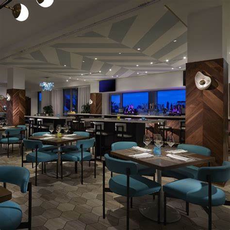 HArd Rock Cafe Daytona columns